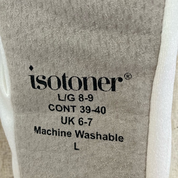 Isotoner White Womens Slippers New With Tags - Picture 4 of 5